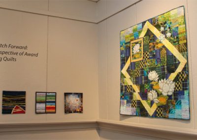 Best Stitch Forward, Homer Watson Gallery, 2018 (quilts on left and right by Millie Cumming)